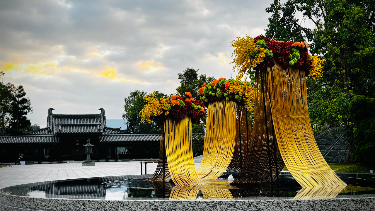 Golden Wave Installation: OVO GARDEN's Meditative Art at Tsz Shan Monastery